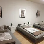 Privaterooms And Hostel